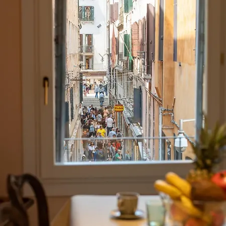Ve.n.i.ce. Cera Ai Leoncini * Venice