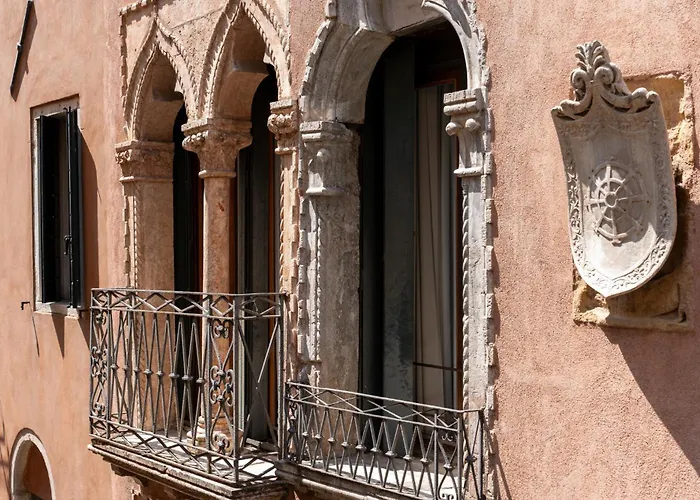 Cera Ai Leoncini Apartment *