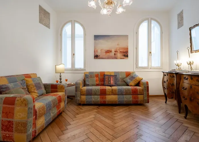 Cera Ai Leoncini Apartment