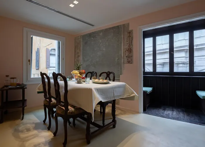 Cera Ai Leoncini Venice